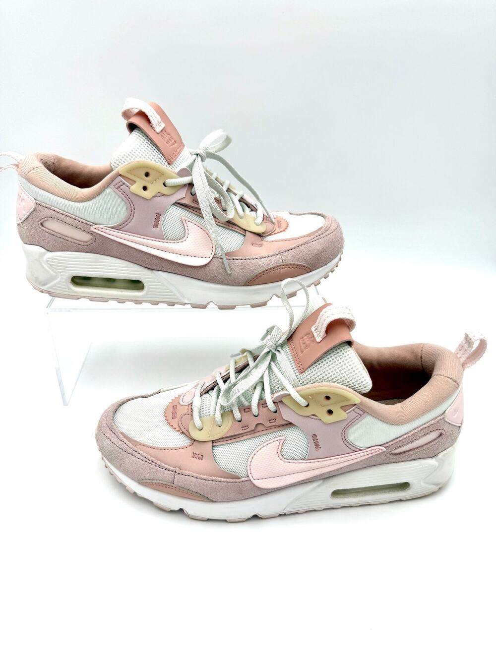 Nike Air Max 90 Futura Sneakers Summit White Pink Suede Size 8.5 / 40 DM9922-104